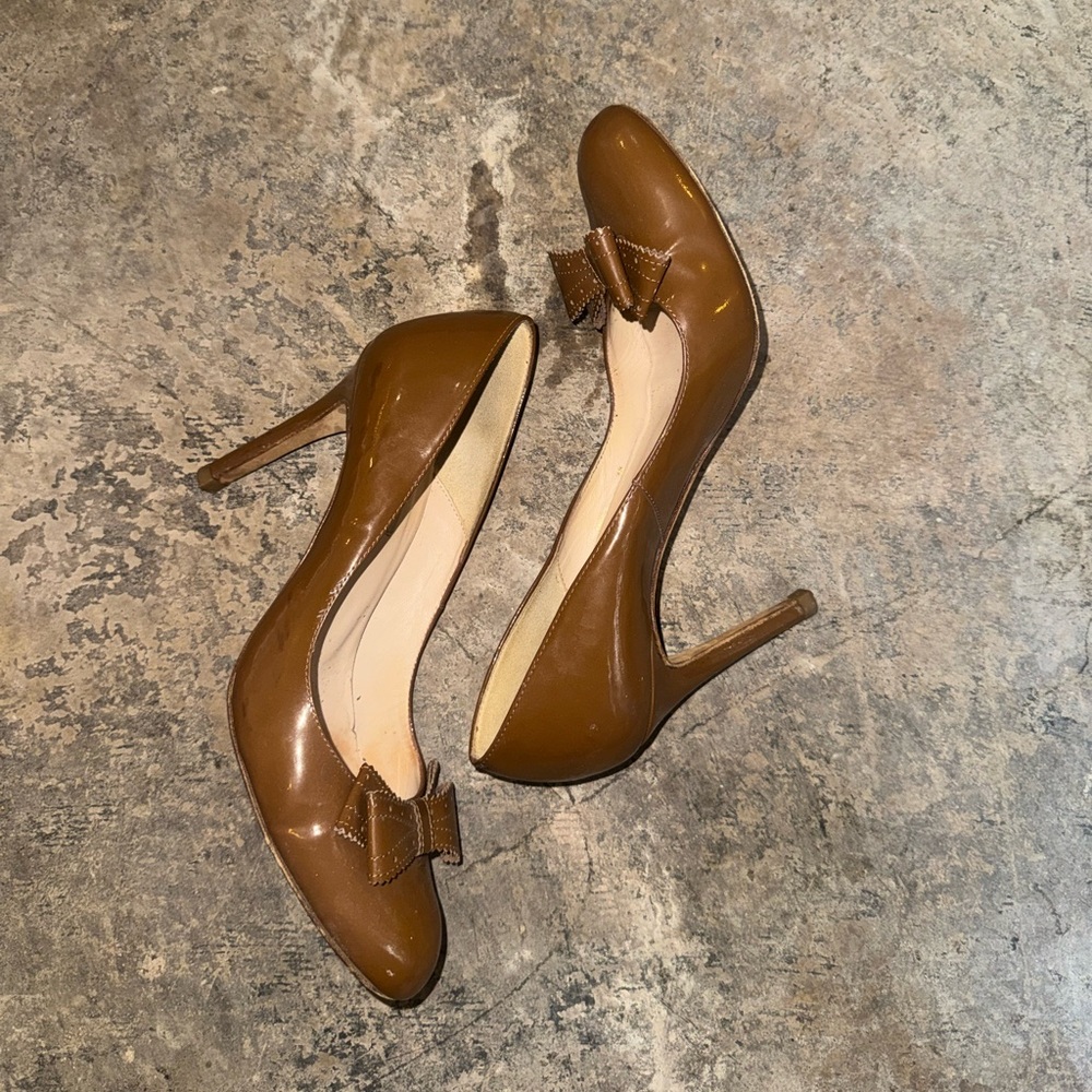 Elegant Brown Bow Heels